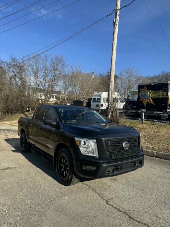 2020 Nissan Titan Image 2