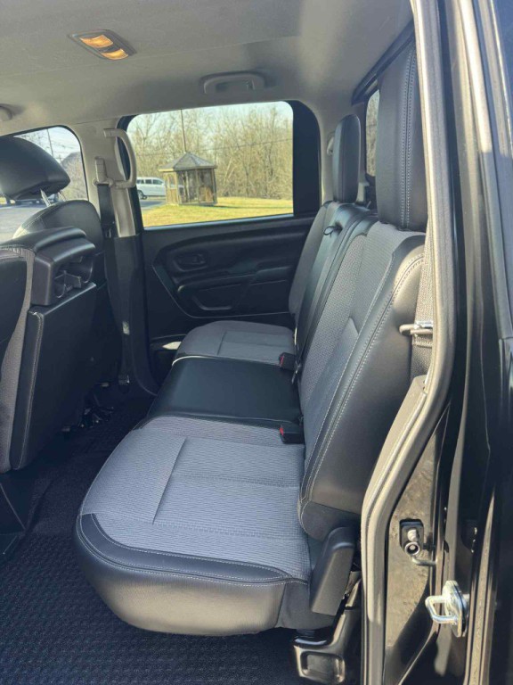 2020 Nissan Titan Image 8