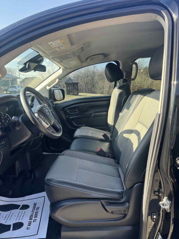 2020 Nissan Titan Image 9