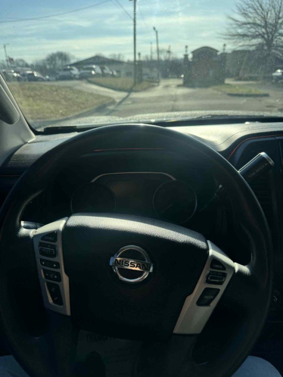2020 Nissan Titan Image 12