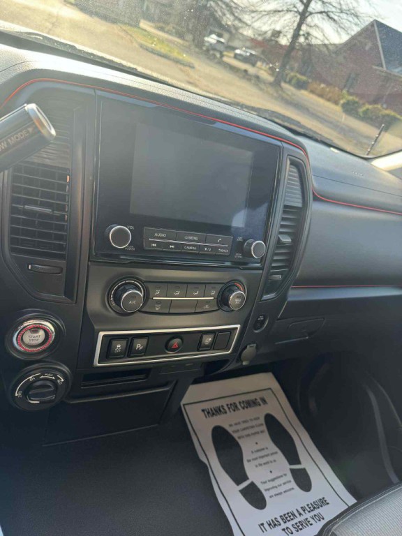 2020 Nissan Titan Image 14
