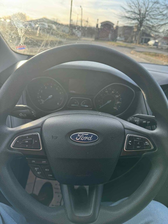 2016 Ford Focus Image 9