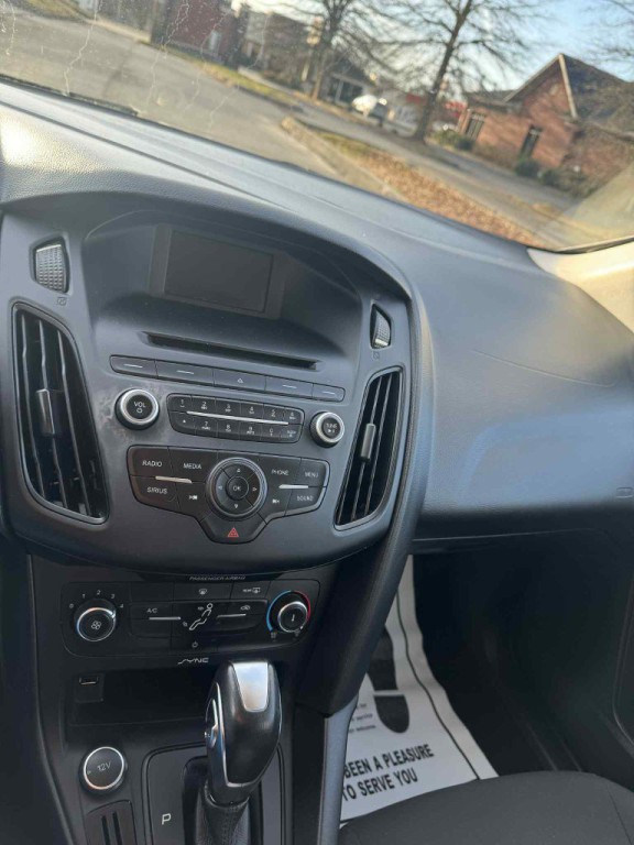 2016 Ford Focus Image 11