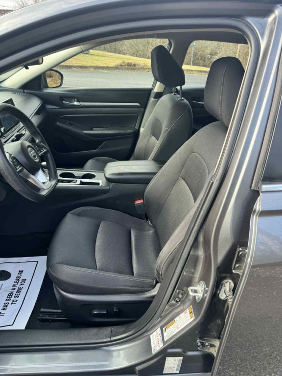 2022 Nissan Altima Image 9