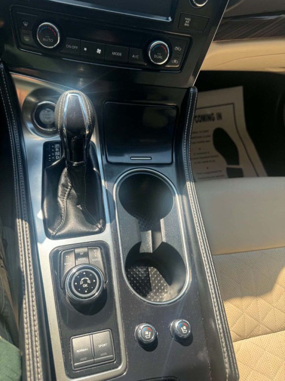 2016 Nissan Maxima Image 13