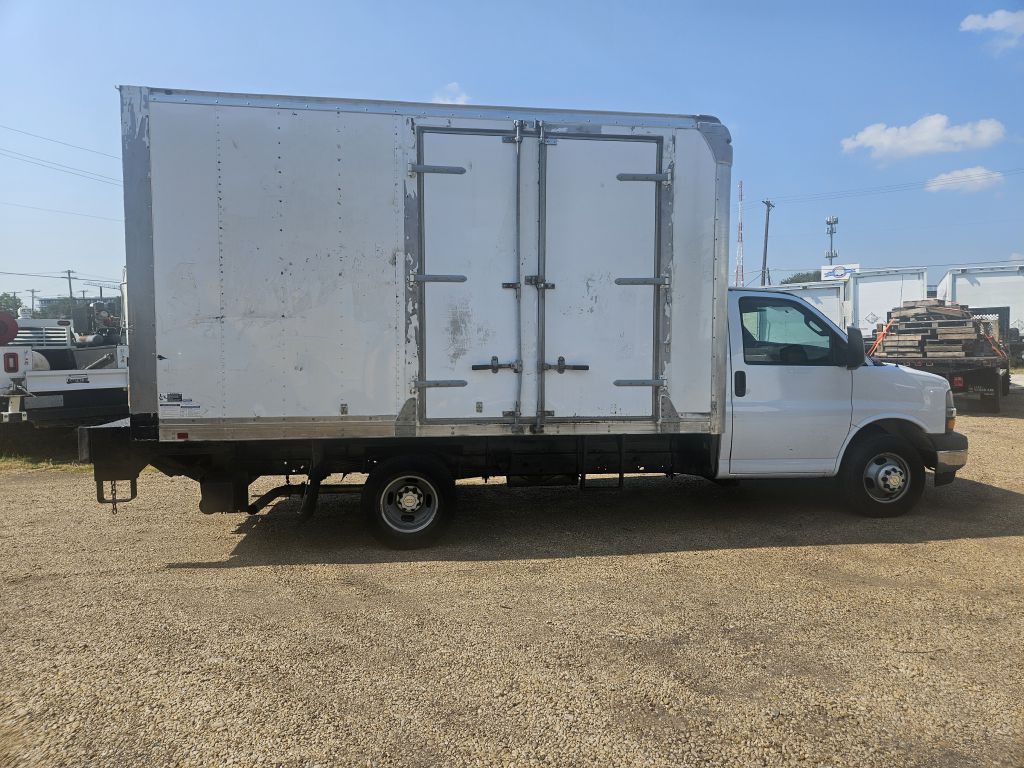 2019 Chevrolet Express Image 2
