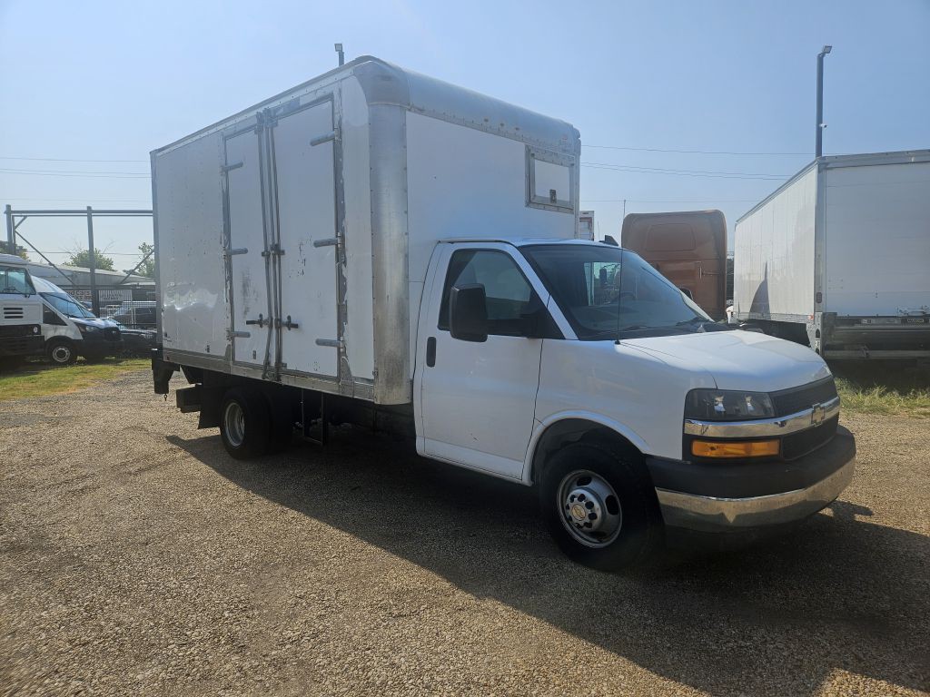2019 Chevrolet Express Image 3