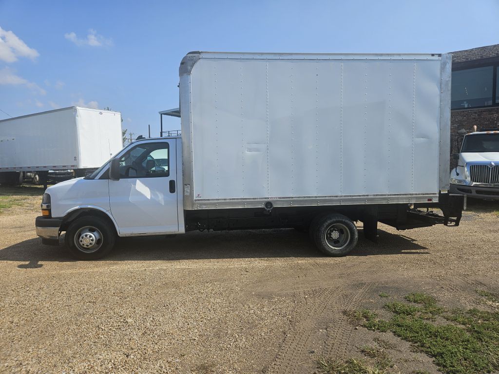 2019 Chevrolet Express Image 4