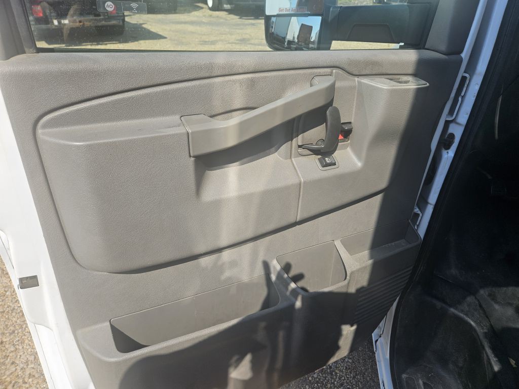2019 Chevrolet Express Image 7
