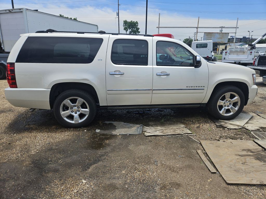 2013 Chevrolet Suburban Image 6