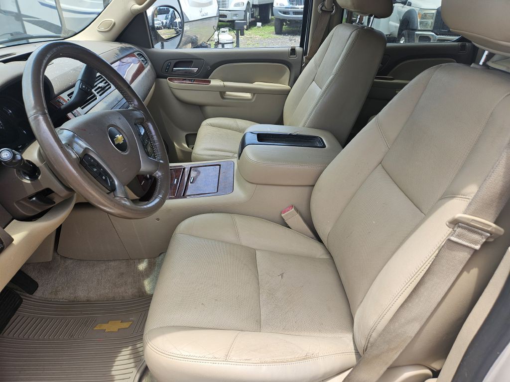 2013 Chevrolet Suburban Image 9