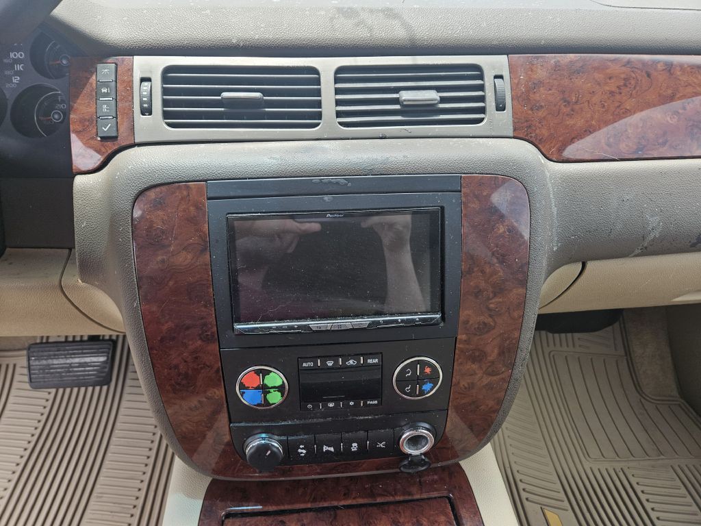 2013 Chevrolet Suburban Image 12