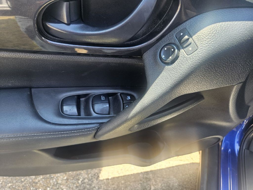 2019 Nissan Rogue Image 13