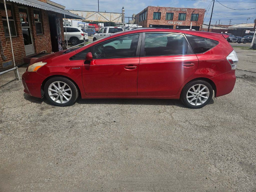 2013 Toyota Prius Image 2