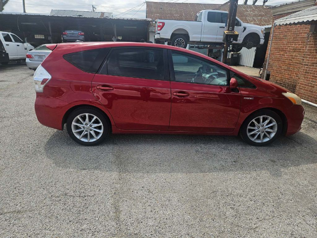 2013 Toyota Prius Image 5
