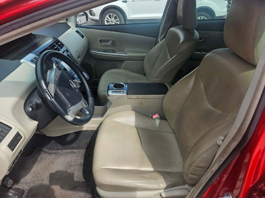 2013 Toyota Prius Image 12