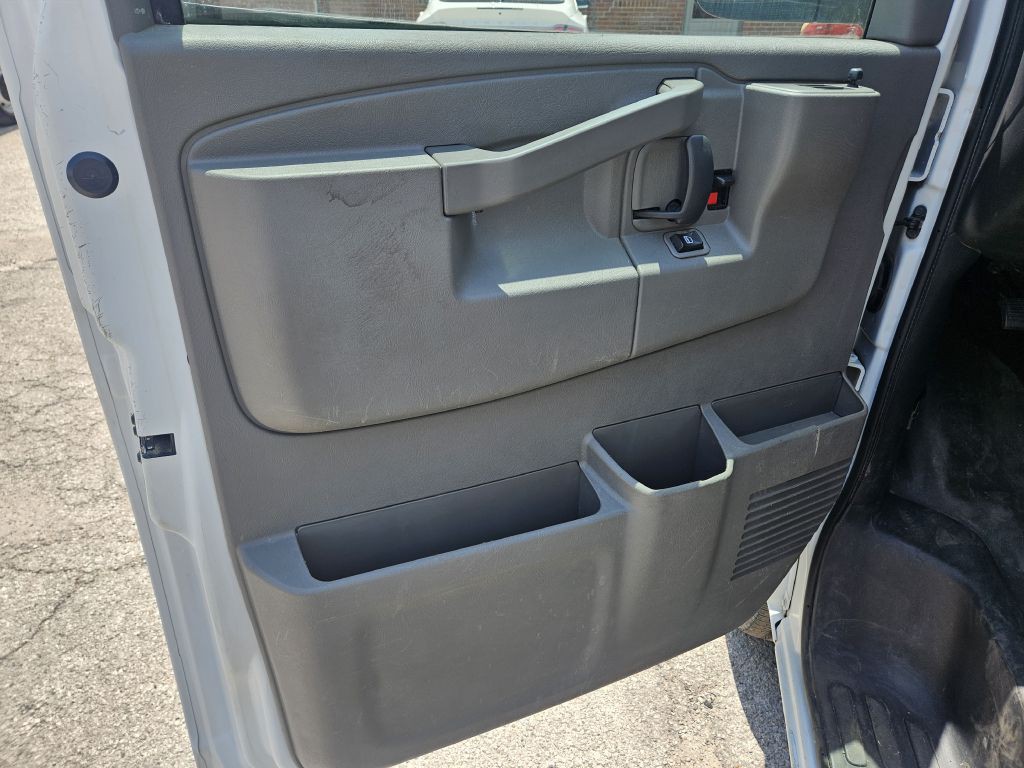 2020 Chevrolet Express Image 14