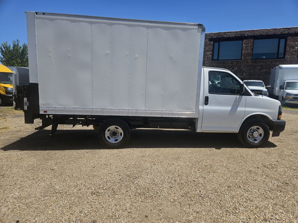 2021 Chevrolet Express Image 10