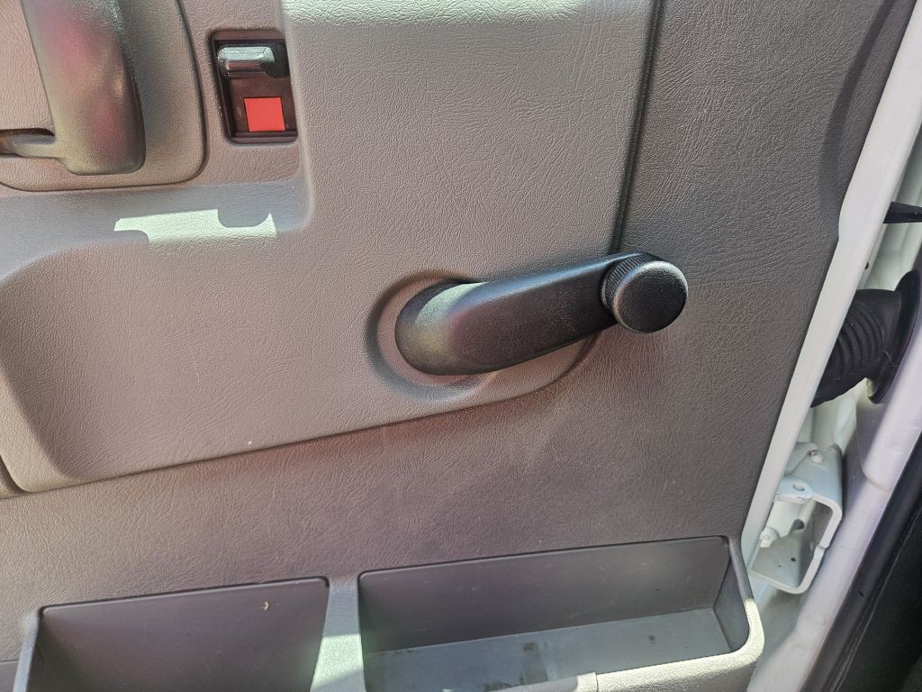 2021 Chevrolet Express Image 11