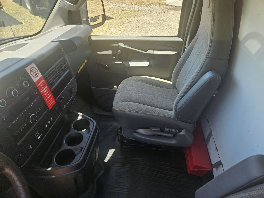 2021 Chevrolet Express Image 15
