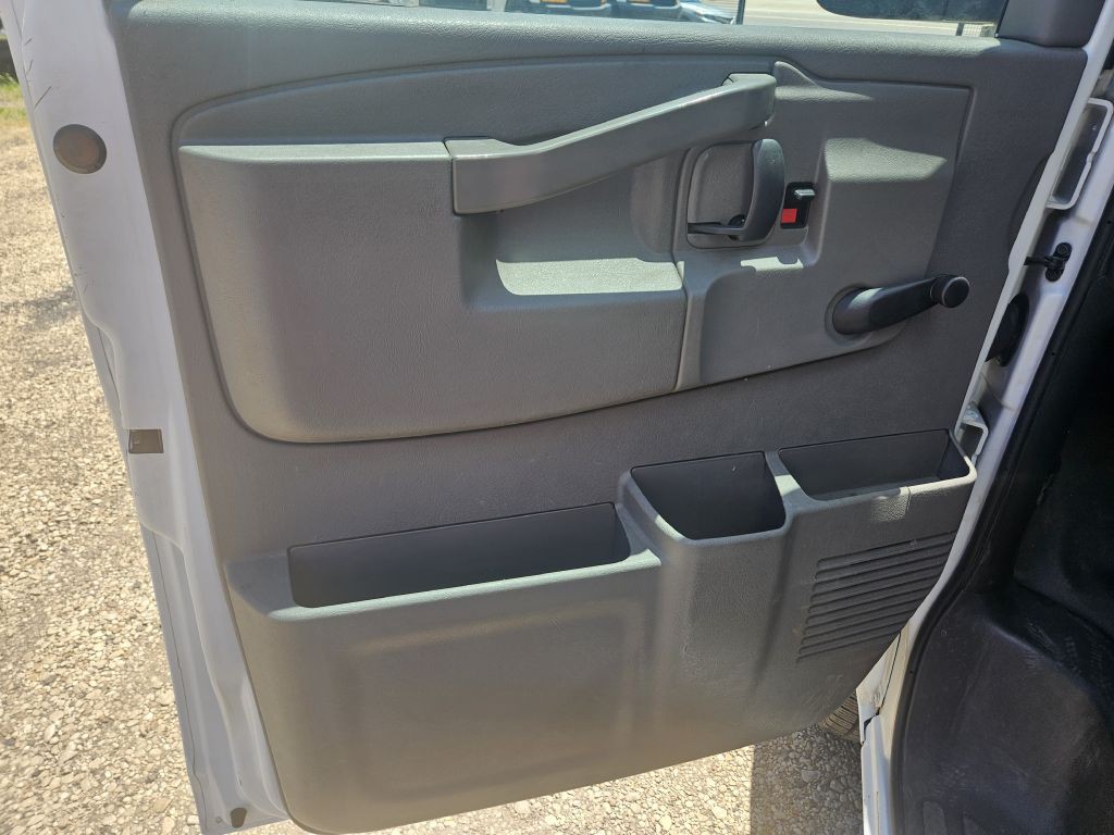 2021 Chevrolet Express Image 19