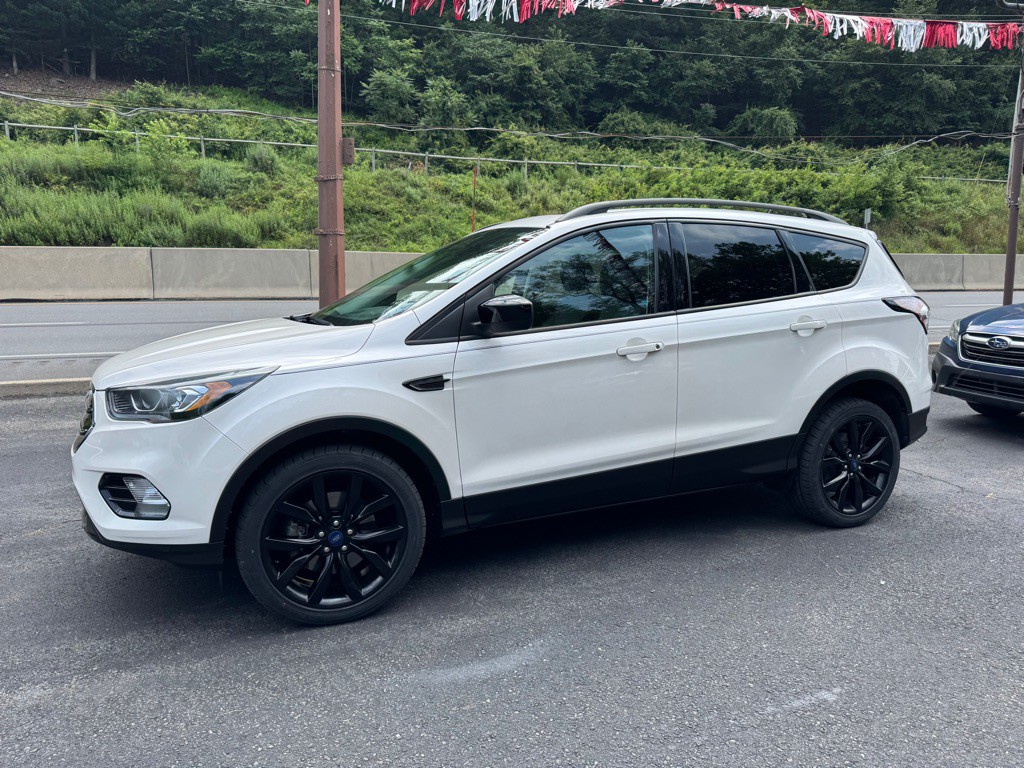 2017 Ford Escape Image 2