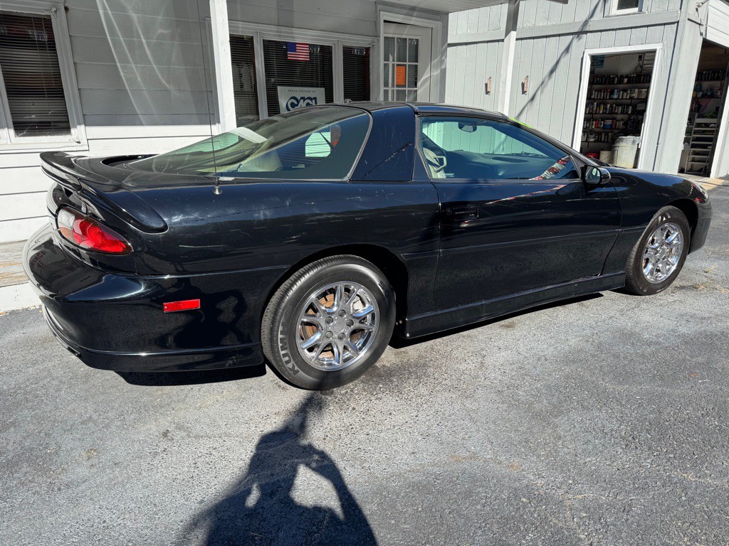 2002 Chevrolet Camaro Image 5