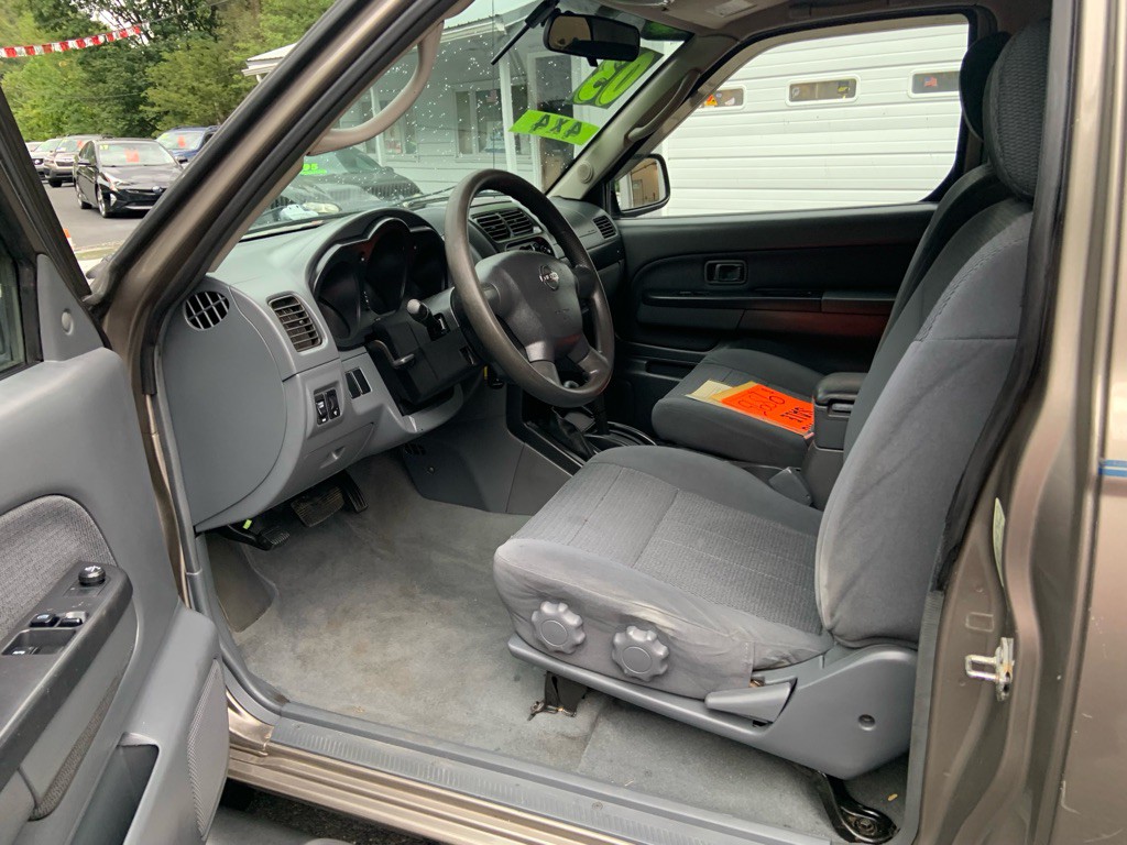 2003 Nissan Frontier Image 11