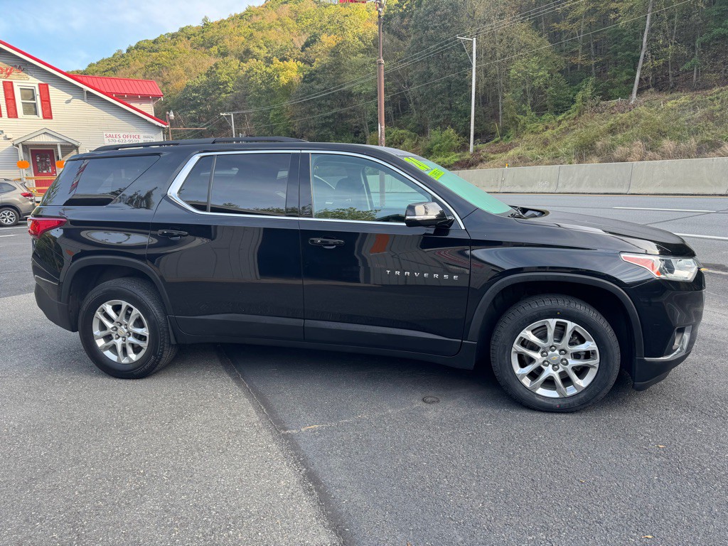 2020 Chevrolet Traverse Image 2