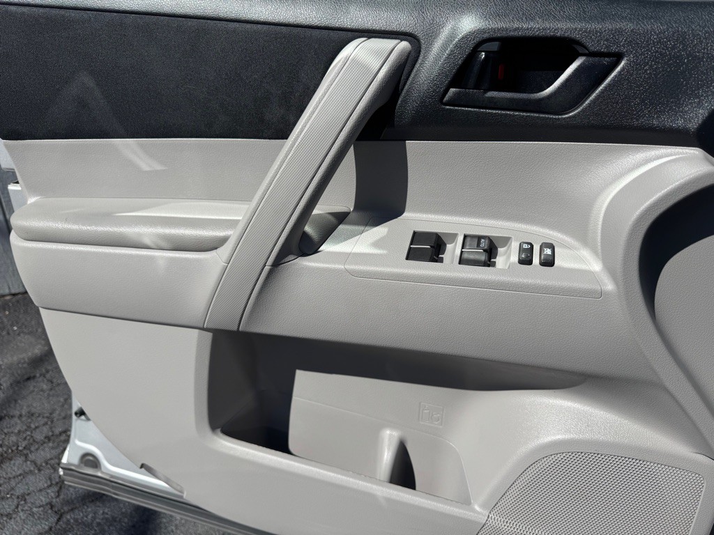 2012 Toyota Highlander Image 20