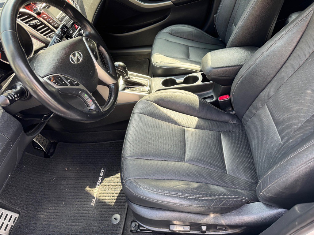 2013 Hyundai Elantra Image 16