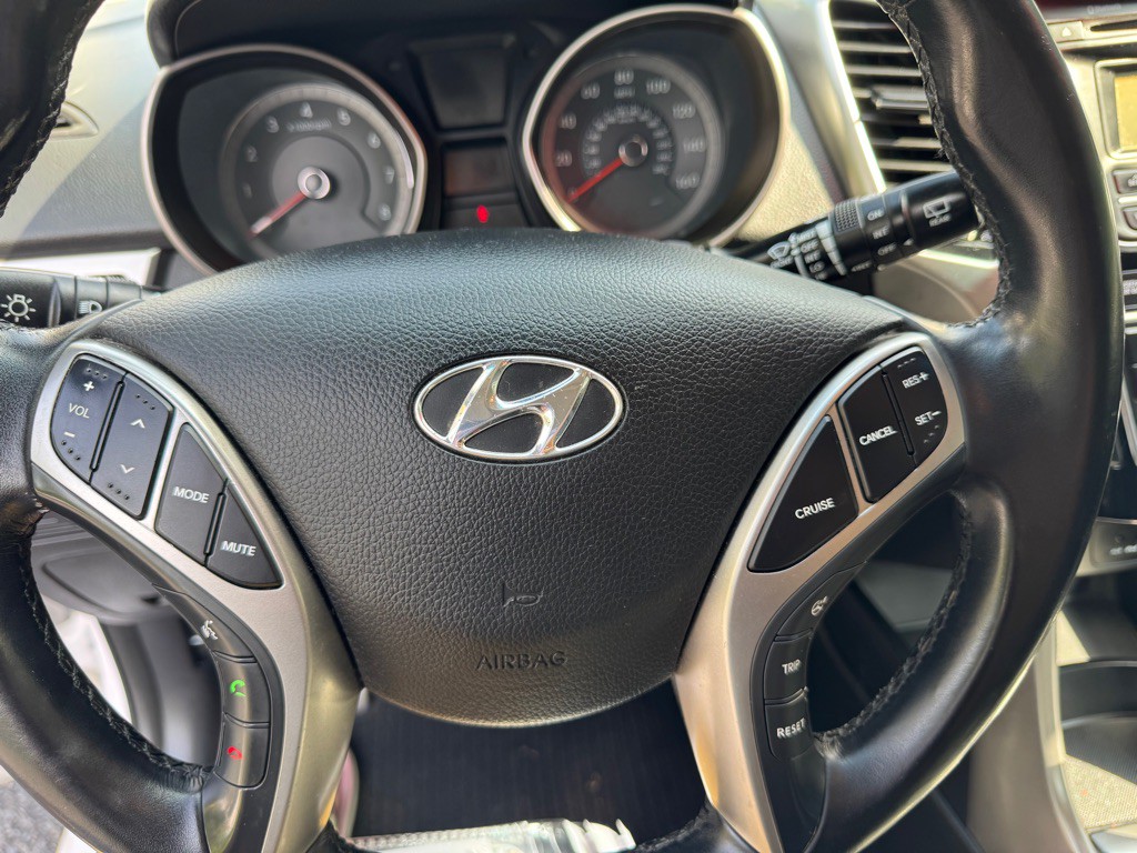 2013 Hyundai Elantra Image 18