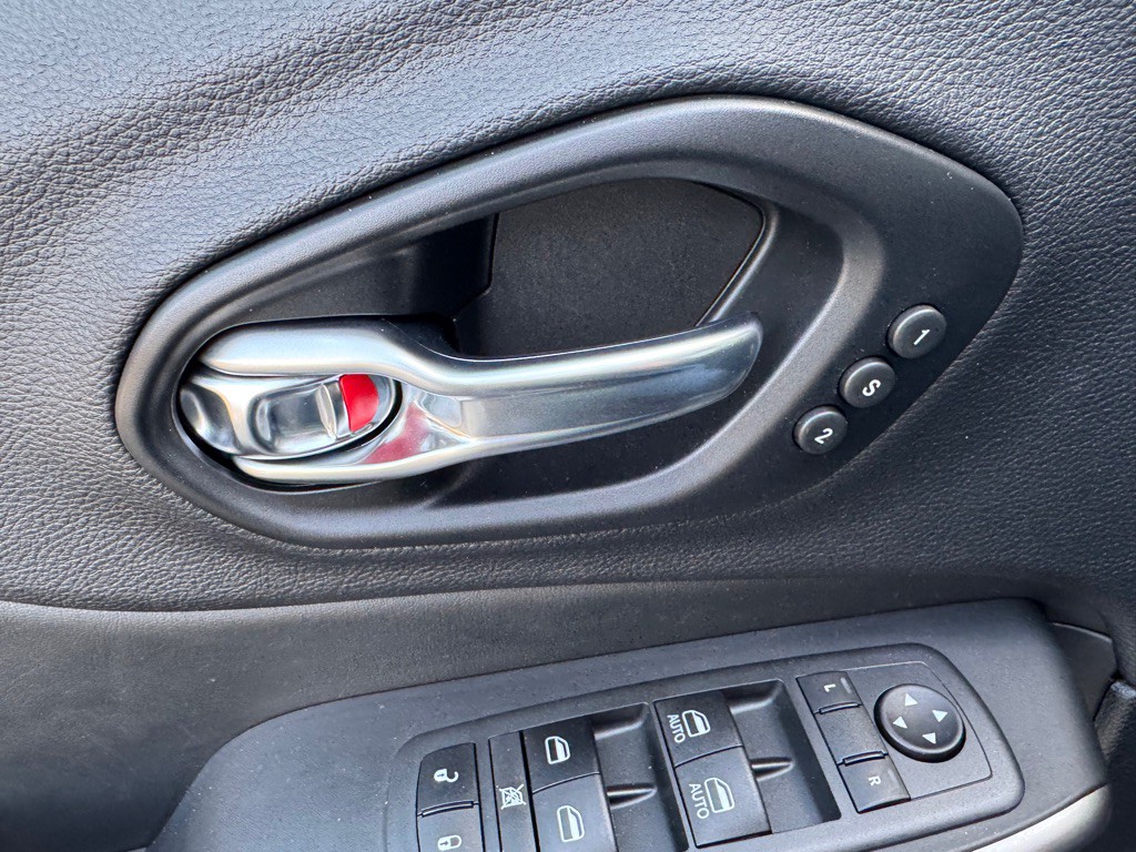 2021 Jeep Cherokee Image 16