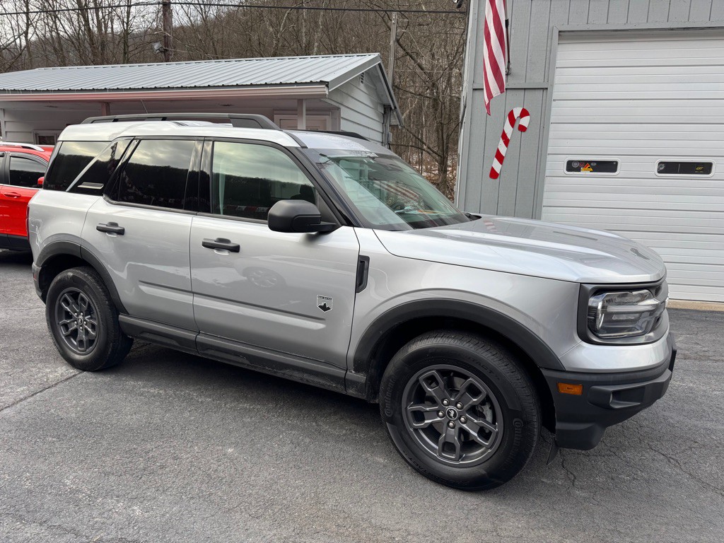 2021 Ford Bronco Image 1