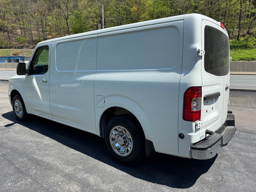 2015 Nissan NV Image 10