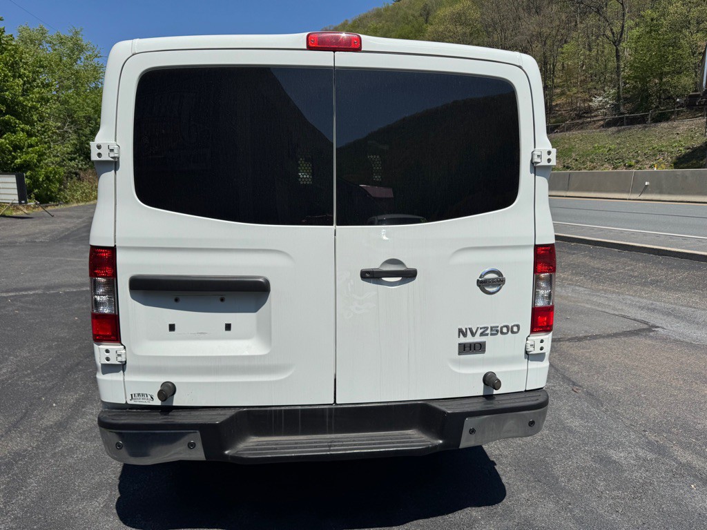 2015 Nissan NV Image 11
