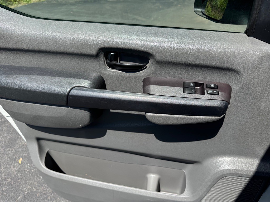 2015 Nissan NV Image 15