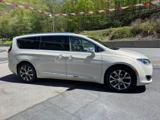 Image for 2017 Chrysler Pacifica Limited ID: 7399917