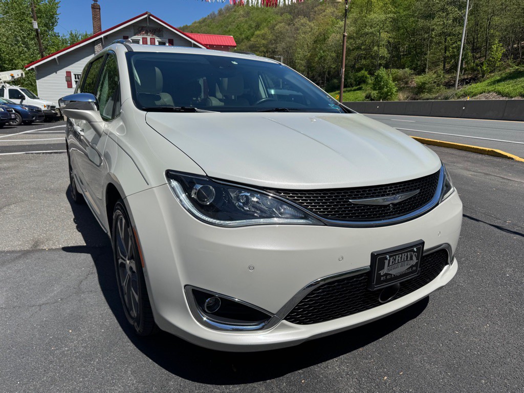 2017 Chrysler Pacifica Image 4