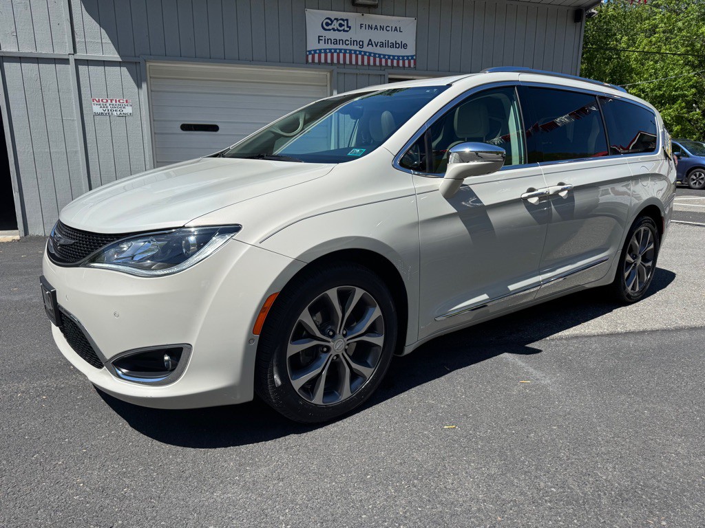 2017 Chrysler Pacifica Image 7