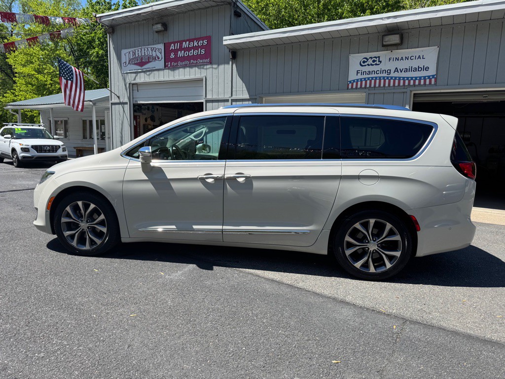 2017 Chrysler Pacifica Image 8
