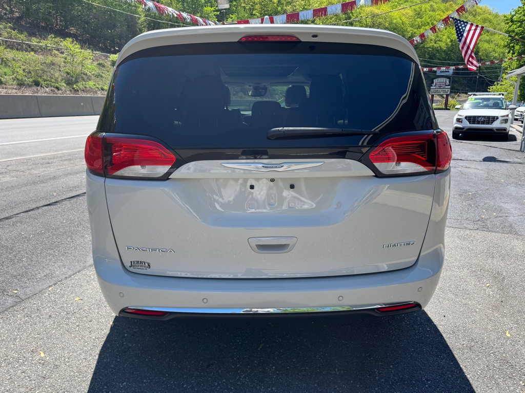 2017 Chrysler Pacifica Image 9
