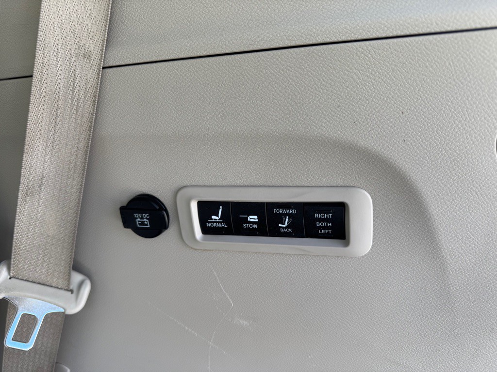 2017 Chrysler Pacifica Image 11