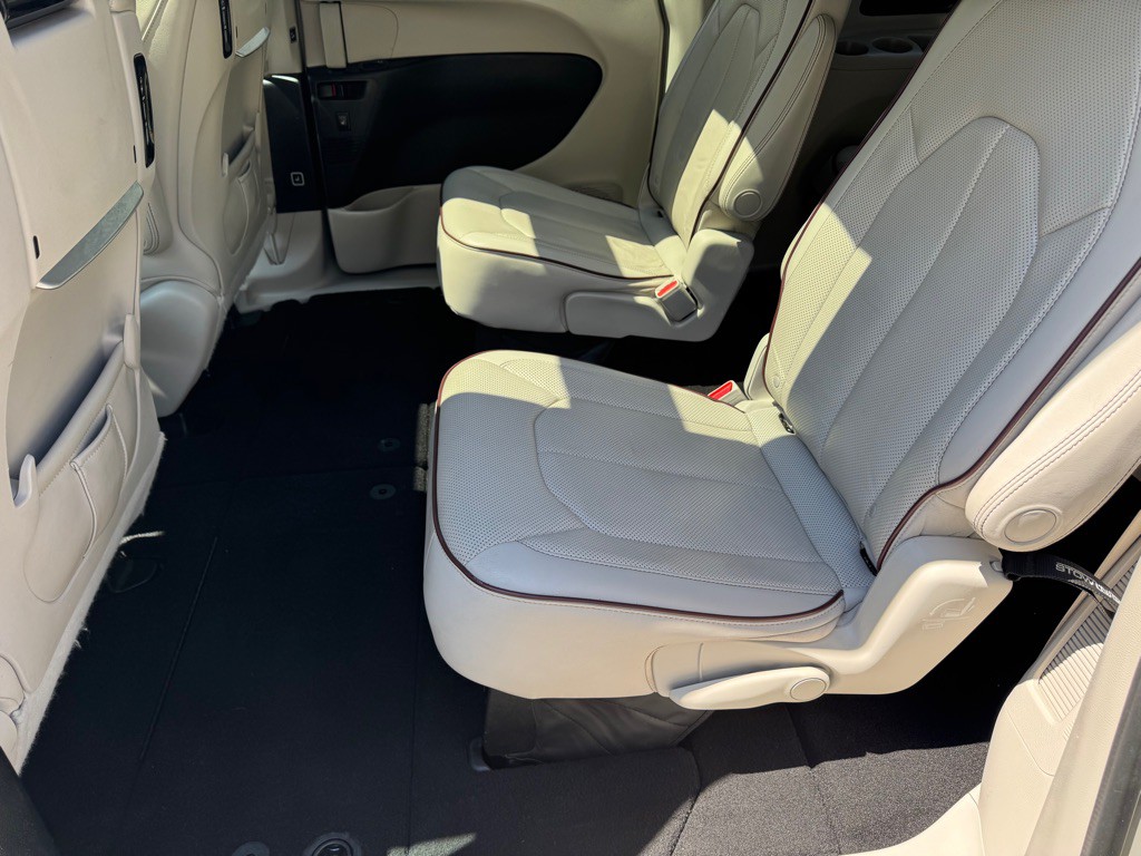 2017 Chrysler Pacifica Image 12