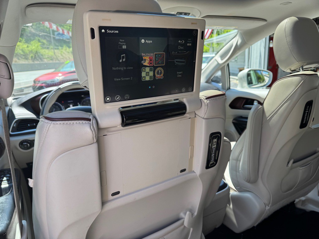 2017 Chrysler Pacifica Image 13