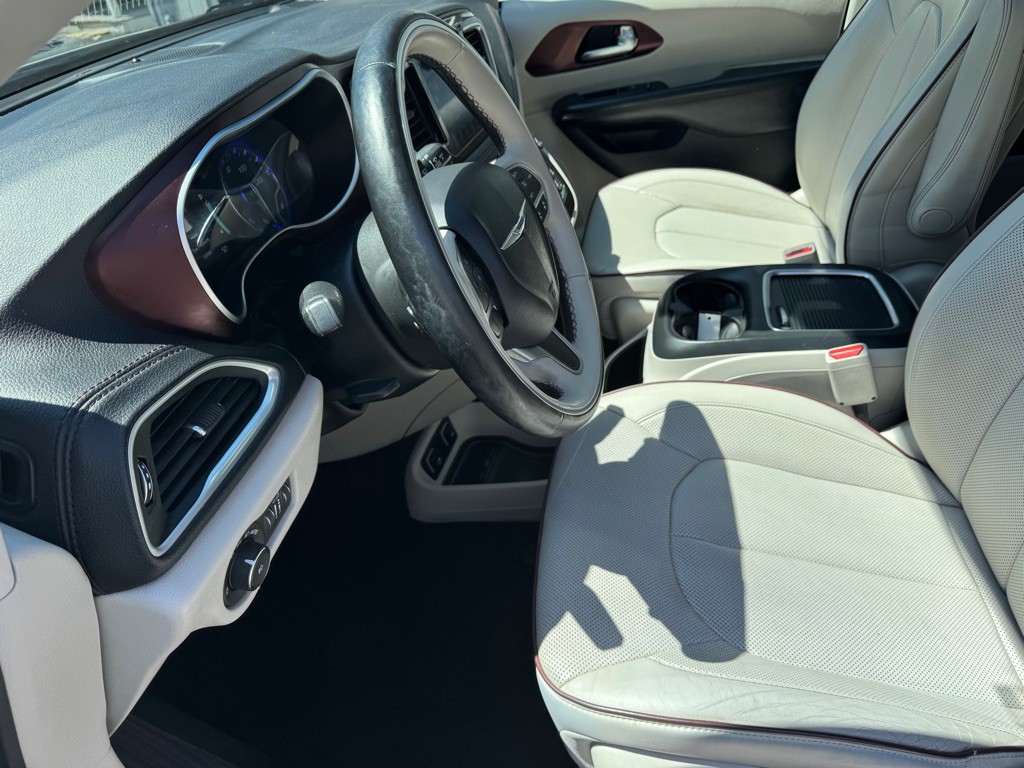 2017 Chrysler Pacifica Image 16