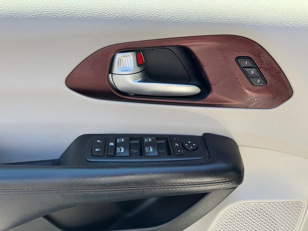 2017 Chrysler Pacifica Image 18