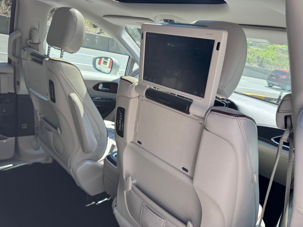 2017 Chrysler Pacifica Image 19
