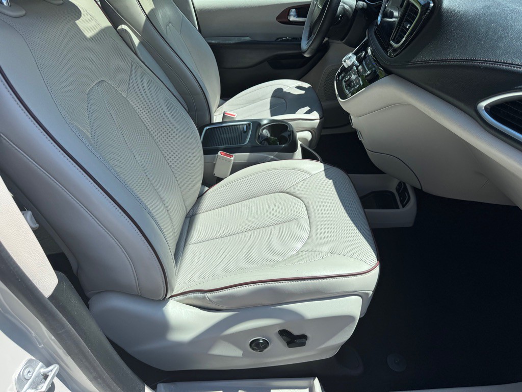 2017 Chrysler Pacifica Image 20