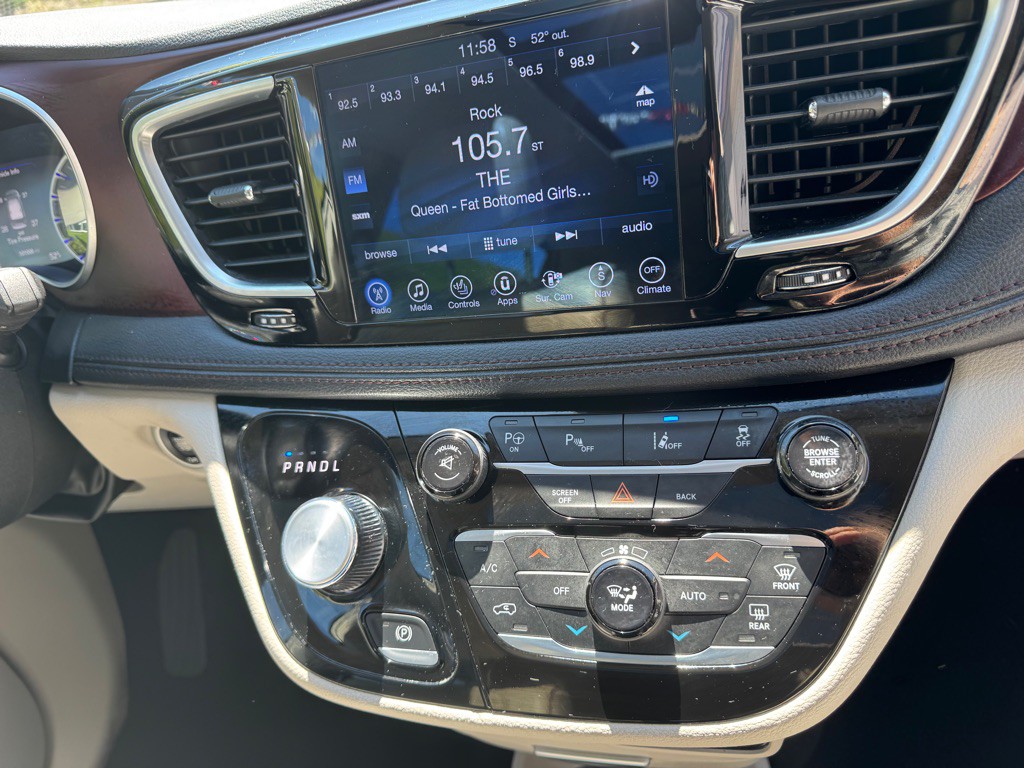 2017 Chrysler Pacifica Image 21